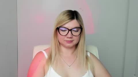 Molly online show from 09/14/25, 11:42