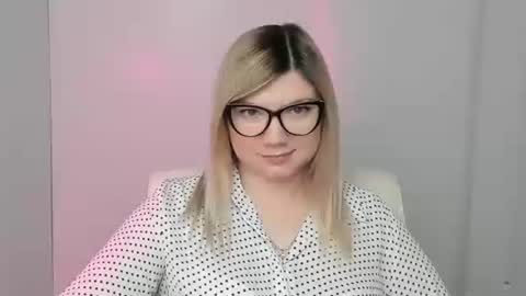 Molly online show from 10/19/25, 11:44