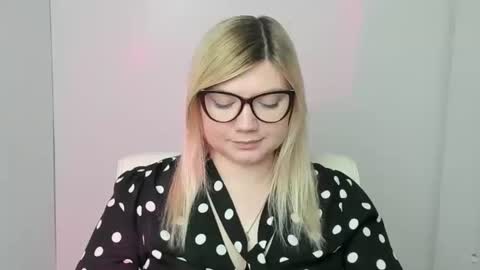 Molly online show from 10/27/25, 12:42