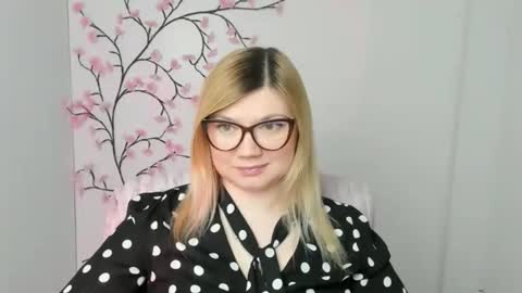 Molly online show from 03/03/26, 12:33