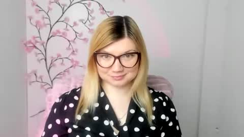 Molly online show from 03/18/26, 12:41