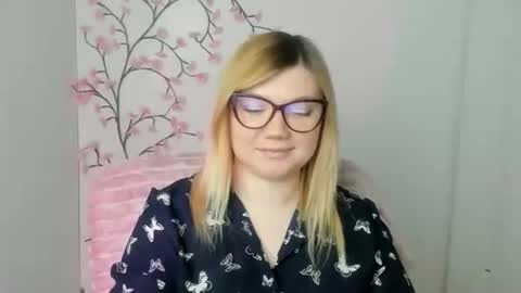 Molly online show from 03/26/26, 12:44