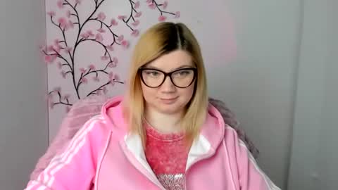 Snapshot of molly_moree chatting on 05/02/26, 11:37 Molly online show from 05/02/26, 11:37