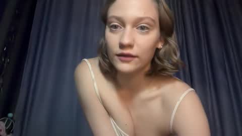 Snapshot of molly_poly chatting on 11/04/25, 07:02 molly_poly online show from 11/04/25, 07:02