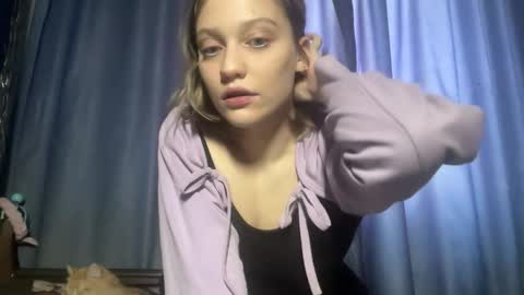 molly_poly online show from 11/11/25, 11:10