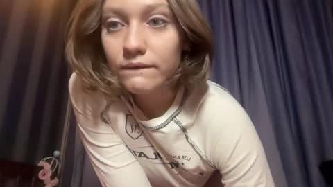 molly_poly online show from 12/19/25, 05:53