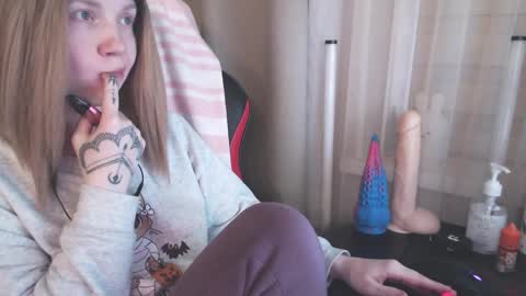 I have new photos come and see with love Molly online show from 01/25/25, 06:24