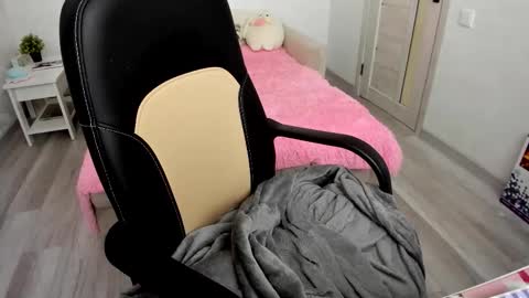 Snapshot of molly_sweetbaby chatting on 09/13/25, 02:06 Ill tell you when were private online show from 09/13/25, 02:06