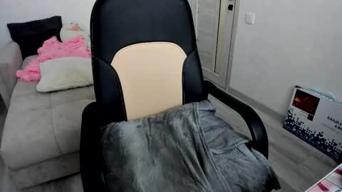 Snapshot of molly_sweetbaby chatting on 09/22/25, 11:45 Ill tell you when were private online show from 09/22/25, 11:45