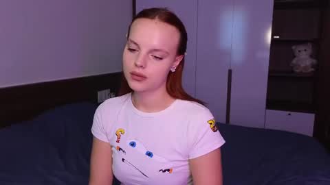 Snapshot of mollybossy chatting on 06/22/26, 03:25 Molly online show from 06/22/26, 03:25