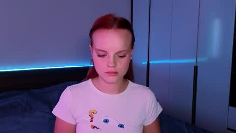 Snapshot of mollybossy chatting on 07/18/26, 01:54 Molly online show from 07/18/26, 01:54