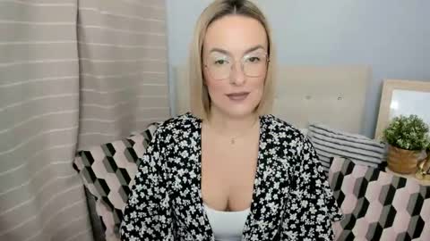 MollyCrazy online show from 11/13/25, 06:40