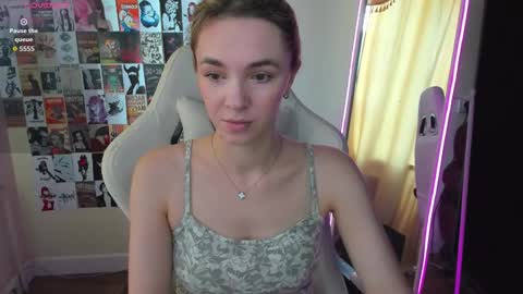 Molly online show from 09/15/25, 01:27