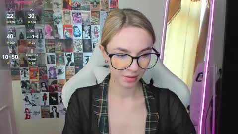 Molly online show from 09/19/25, 01:18