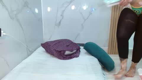  MOLLY  GUNSG online show from 02/27/25, 07:58