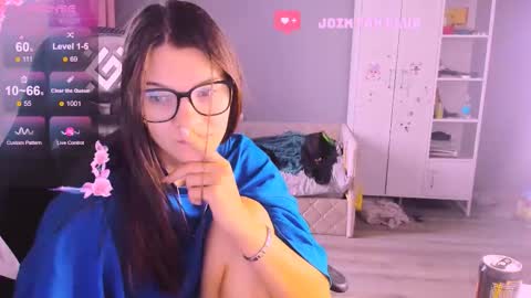  KIRA  online show from 10/30/25, 07:10