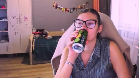  KIRA  online show from 12/15/25, 05:55