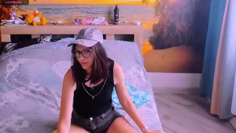 Snapshot of mollylollipop20 chatting on 06/15/26, 03:42 KIRA online show from 06/15/26, 03:42