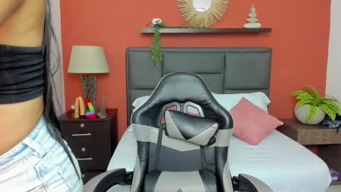 mollylove_ online show from 10/23/25, 11:53