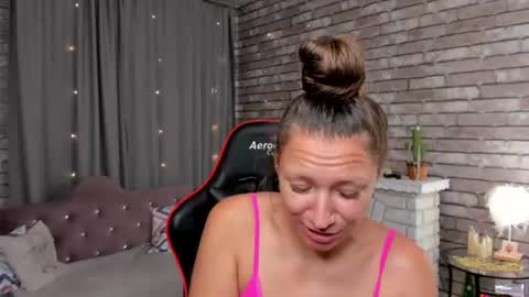 hi im Molly heregreat boobs big heart  warm pussy  online show from 07/01/26, 12:56