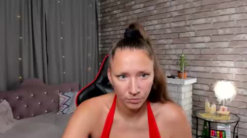 hi im Molly heregreat boobs big heart  warm pussy  online show from 07/03/26, 12:17