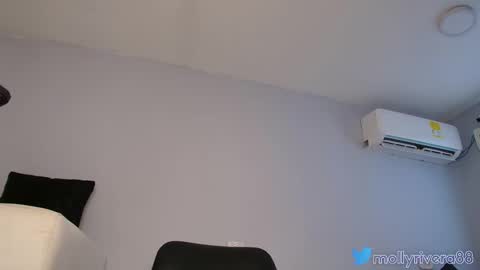 Molly  online show from 09/08/25, 09:47