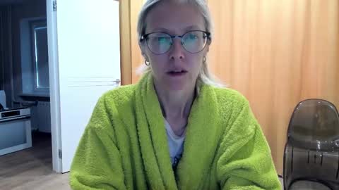 AngelMomm online show from 10/16/25, 06:36