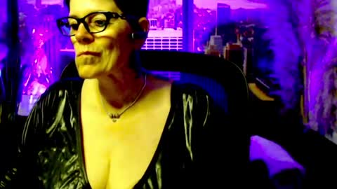 Snapshot of mollysun chatting on 06/17/26, 06:42 MollySun Nina Randmann online show from 06/17/26, 06:42