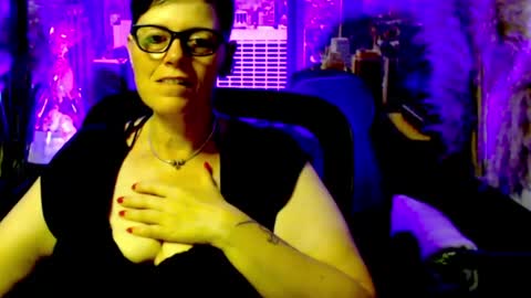 Snapshot of mollysun chatting on 06/27/26, 03:39 MollySun Nina Randmann online show from 06/27/26, 03:39
