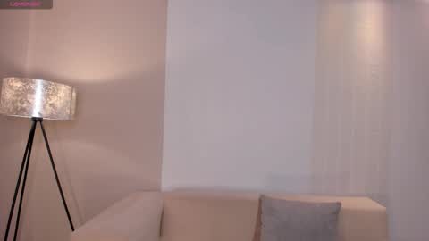 Molly Sunders online show from 10/11/25, 12:26