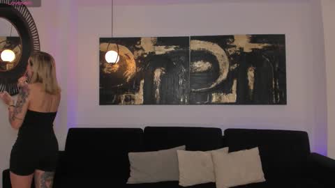 Molly Sunders online show from 03/27/26, 08:52