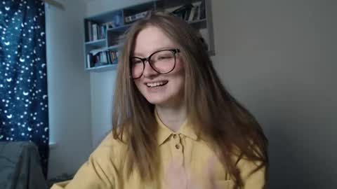 mollytucker online show from 03/08/25, 12:20