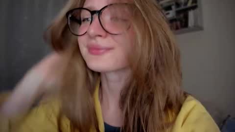 mollytucker online show from 09/09/25, 04:17