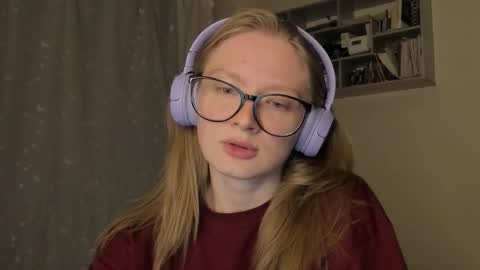 mollytucker online show from 09/18/25, 03:14