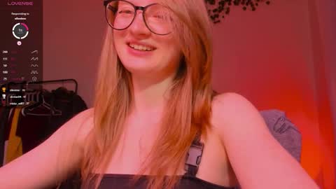 mollytucker online show from 10/28/25, 03:25