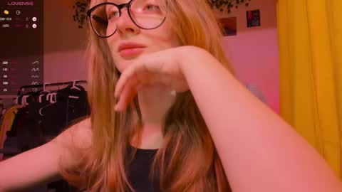 Snapshot of mollytucker chatting on 11/30/25, 04:55 mollytucker online show from 11/30/25, 04:55