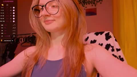 Snapshot of mollytucker chatting on 12/14/25, 04:01 mollytucker online show from 12/14/25, 04:01