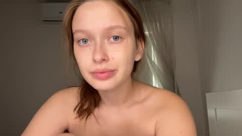 Snapshot of moltenpeach chatting on 07/04/26, 04:46 Hermina online show from 07/04/26, 04:46