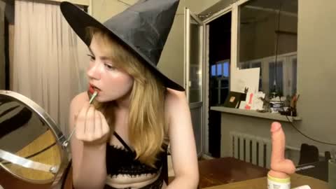 Snapshot of molyangel chatting on 07/12/26, 05:15 Oksana online show from 07/12/26, 05:15