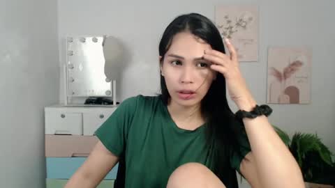 Snapshot of momi_khem019 chatting on 07/04/26, 10:32 MOMIKHEM online show from 07/04/26, 10:32