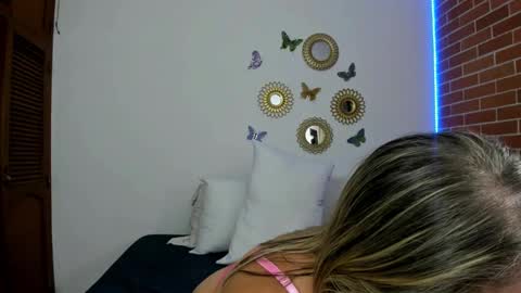 Snapshot of mommy_boobs_ chatting on 12/11/24, 11:43 Maja online show from 12/11/24, 11:43