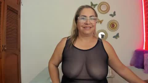 Snapshot of mommy_boobs_ chatting on 12/17/24, 12:01 Maja online show from 12/17/24, 12:01