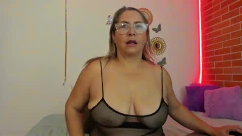 Snapshot of mommy_boobs_ chatting on 12/19/24, 04:34 Maja online show from 12/19/24, 04:34