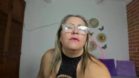Snapshot of mommy_boobs_ chatting on 01/12/25, 01:11 Maja online show from 01/12/25, 01:11