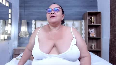 Snapshot of mommy_cute chatting on 05/21/26, 09:16 Jelitza online show from 05/21/26, 09:16