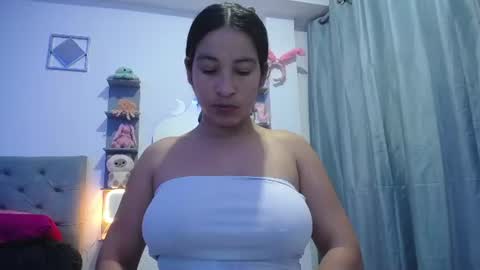 Snapshot of mommy_dulce chatting on 06/15/26, 01:19 ANDREA online show from 06/15/26, 01:19