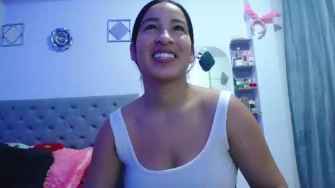 Snapshot of mommy_dulce chatting on 06/23/26, 01:47 ANDREA online show from 06/23/26, 01:47