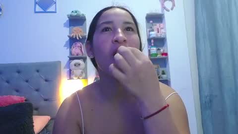Snapshot of mommy_dulce chatting on 07/28/26, 01:12 ANDREA online show from 07/28/26, 01:12
