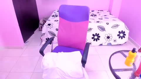 Snapshot of mommy_whore_slut chatting on 09/11/25, 01:11 call me slut online show from 09/11/25, 01:11