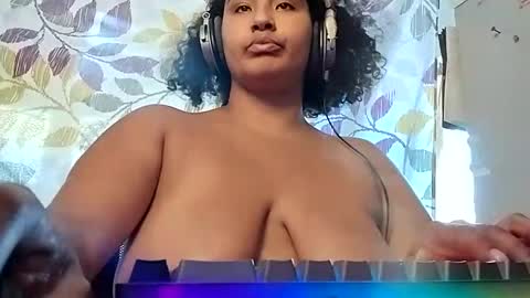 Mommy bubbles online show from 10/06/25, 05:43